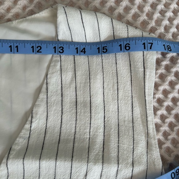 Divided Cream Gray Buttoned Sleeveless Tunic Size XL - Picture 9 of 11